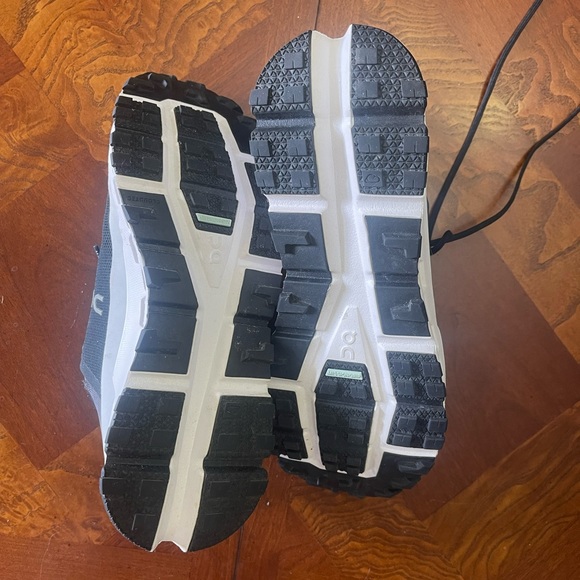 On Cloud Running - Picture 2 of 4